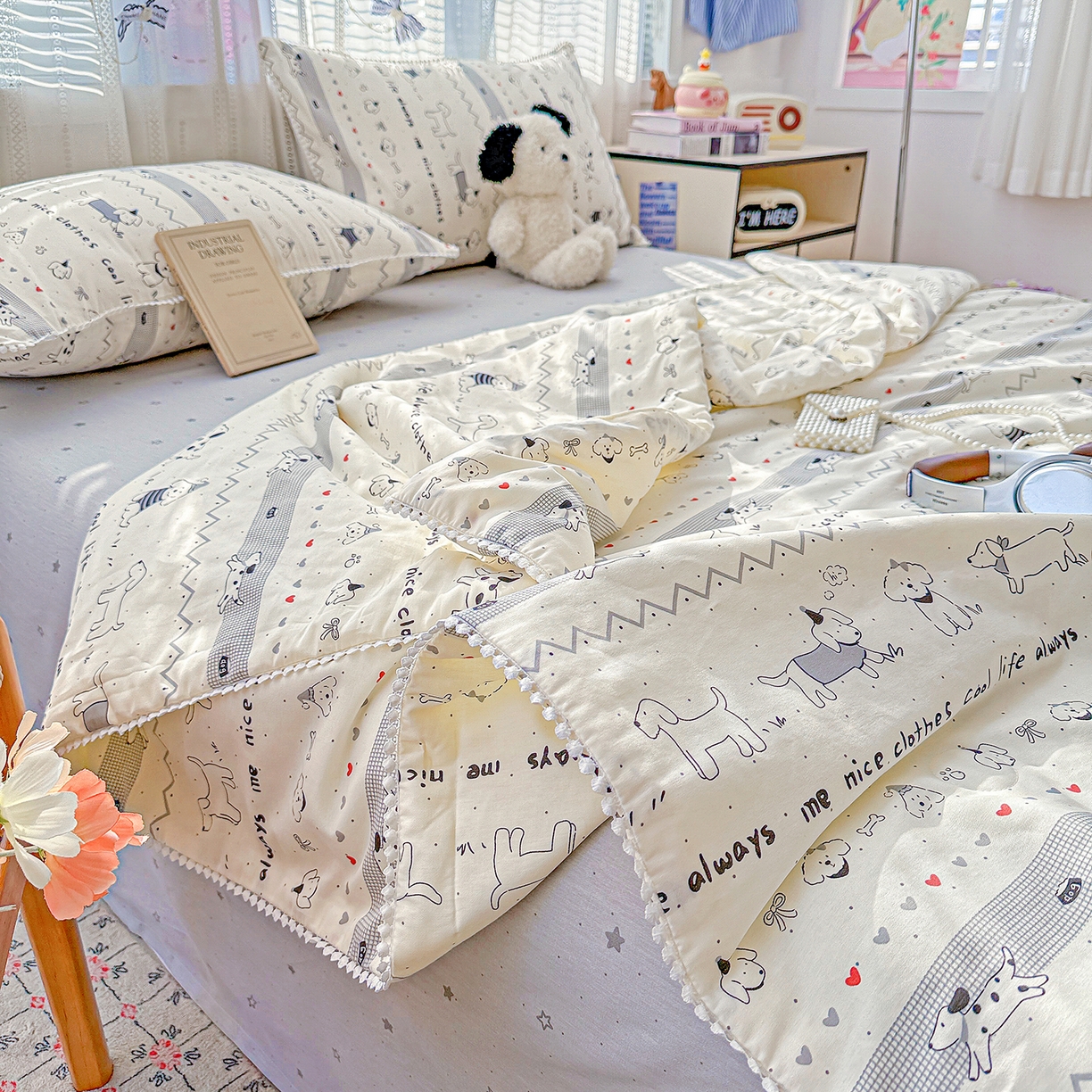 91家纺网 家纺一手货源 找家纺 优被业 2026新款全棉韩式小球球款大豆夏被，夏被四件套，空调被（加微信送买家秀） 手绘小汪