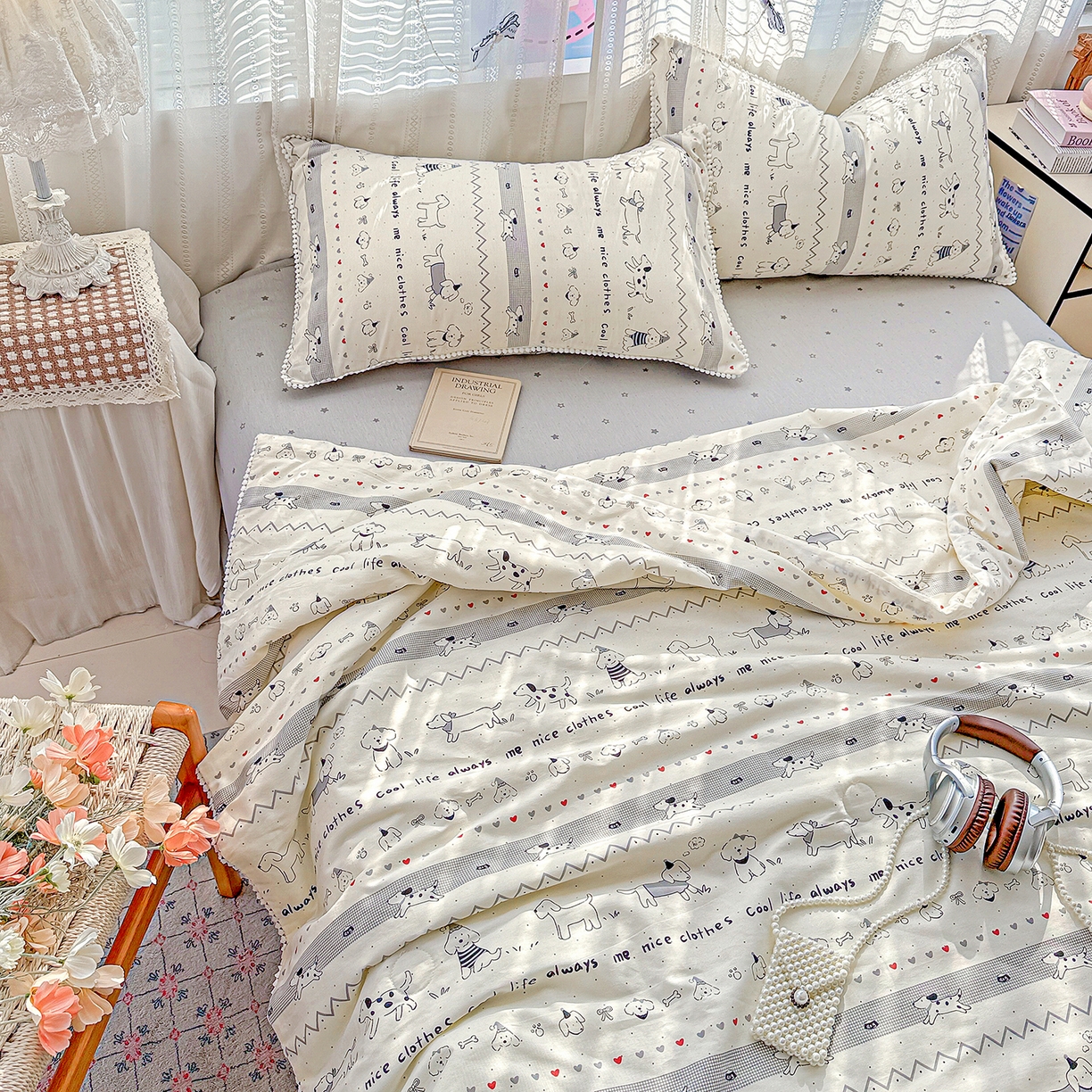 91家纺网 家纺一手货源 找家纺 优被业 2026新款全棉韩式小球球款大豆夏被，夏被四件套，空调被（加微信送买家秀） 手绘小汪