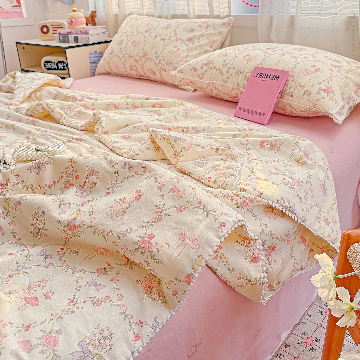 91家纺网 家纺一手货源 找家纺 优被业 2026新款全棉韩式小球球款大豆夏被，夏被四件套，空调被（加微信送买家秀） 童话花町