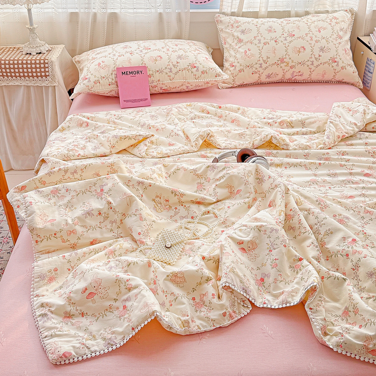 91家纺网 家纺一手货源 找家纺 优被业 2026新款全棉韩式小球球款大豆夏被，夏被四件套，空调被（加微信送买家秀） 童话花町