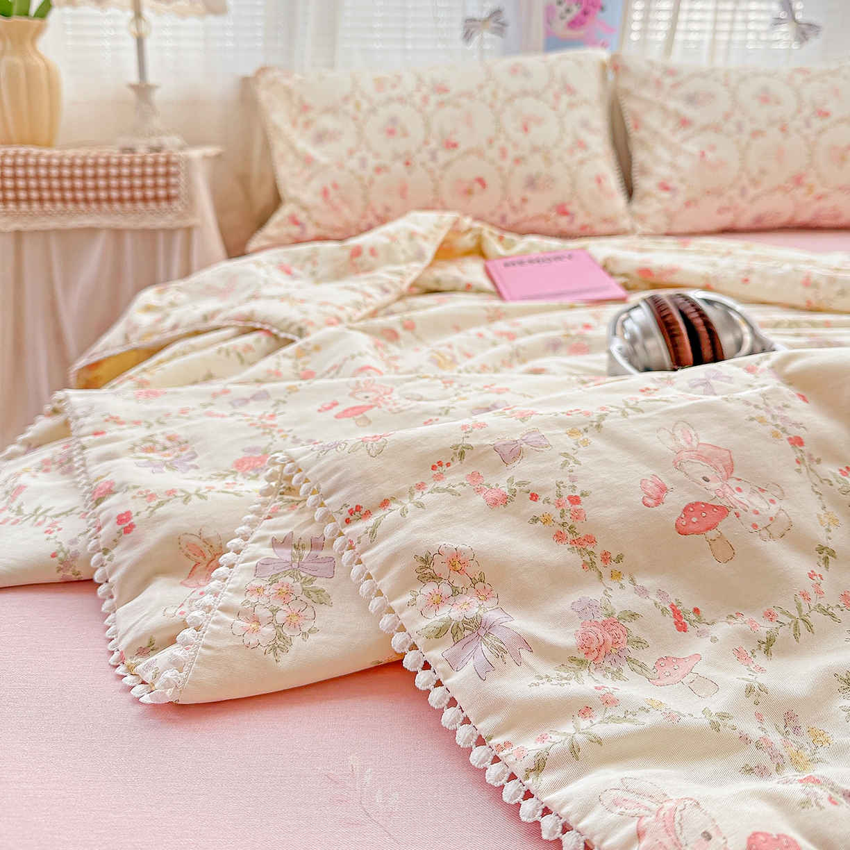 91家纺网 家纺一手货源 找家纺 优被业 2026新款全棉韩式小球球款大豆夏被，夏被四件套，空调被（加微信送买家秀） 童话花町