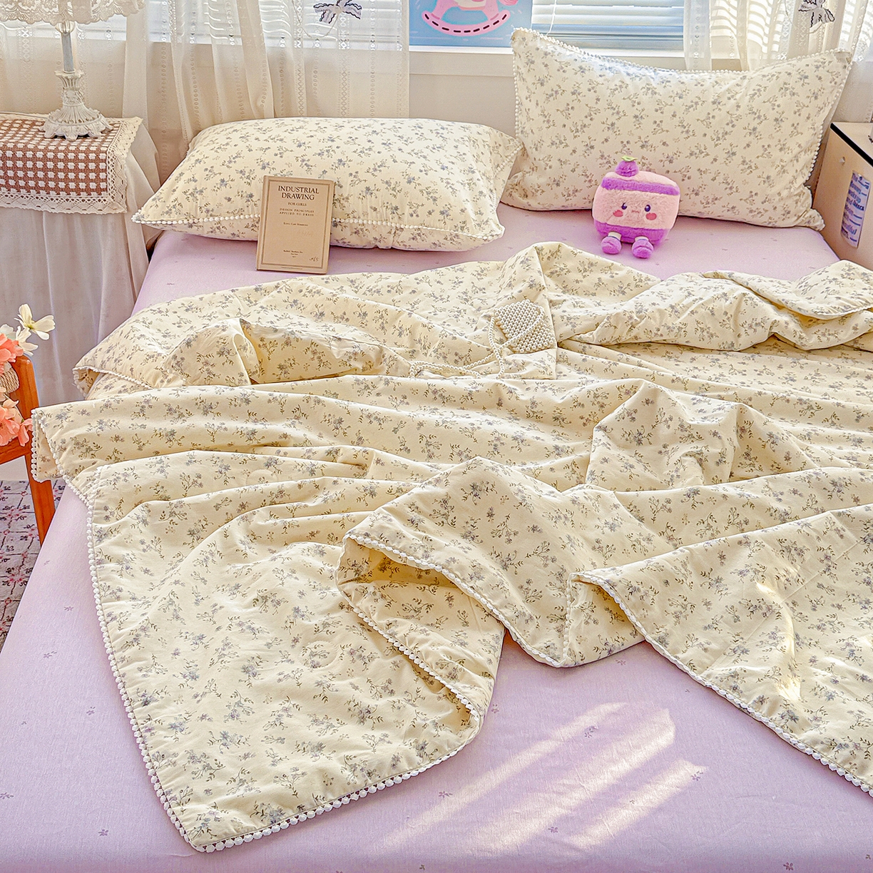 91家纺网 家纺一手货源 找家纺 优被业 2026新款全棉韩式小球球款大豆夏被，夏被四件套，空调被（加微信送买家秀） 星辰蔷薇