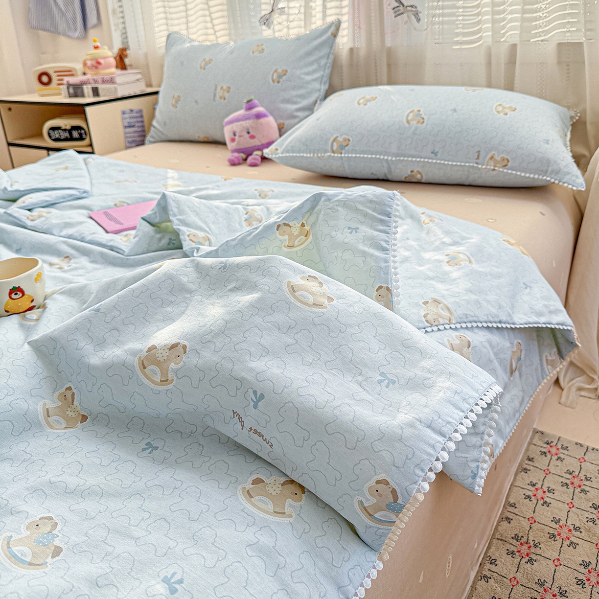 91家纺网 家纺一手货源 找家纺 优被业 2026新款全棉韩式小球球款大豆夏被，夏被四件套，空调被（加微信送买家秀） 摇摇马