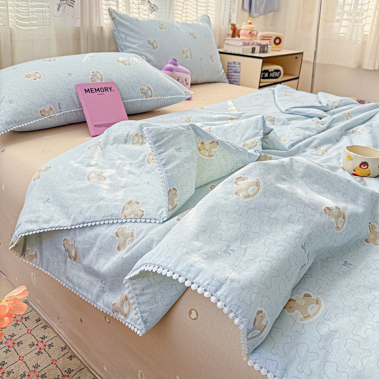 91家纺网 家纺一手货源 找家纺 优被业 2026新款全棉韩式小球球款大豆夏被，夏被四件套，空调被（加微信送买家秀） 摇摇马