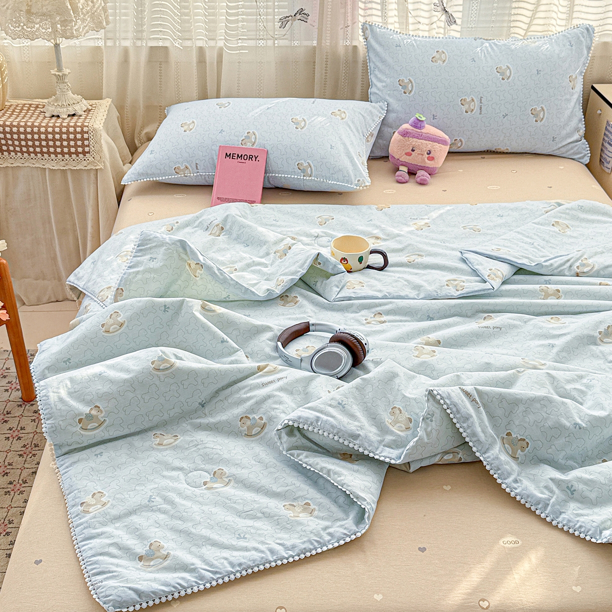 91家纺网 家纺一手货源 找家纺 优被业 2026新款全棉韩式小球球款大豆夏被，夏被四件套，空调被（加微信送买家秀） 摇摇马