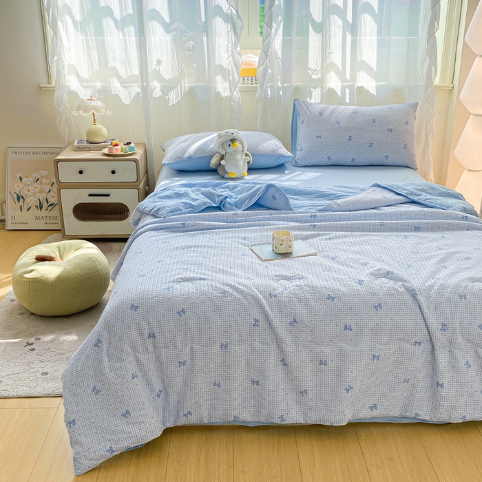 91家纺网 家纺一手货源 找家纺 爱屋及屋 2026新款泡芙棉夏被夏凉被空调被四件套 蝴蝶结蓝格