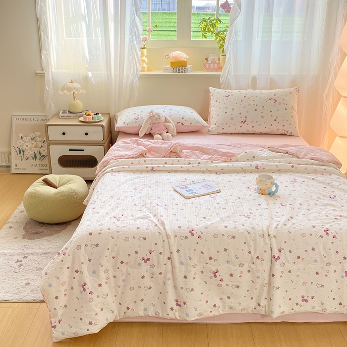 91家纺网 家纺一手货源 找家纺 爱屋及屋 2026新款泡芙棉夏被夏凉被空调被四件套 满天星