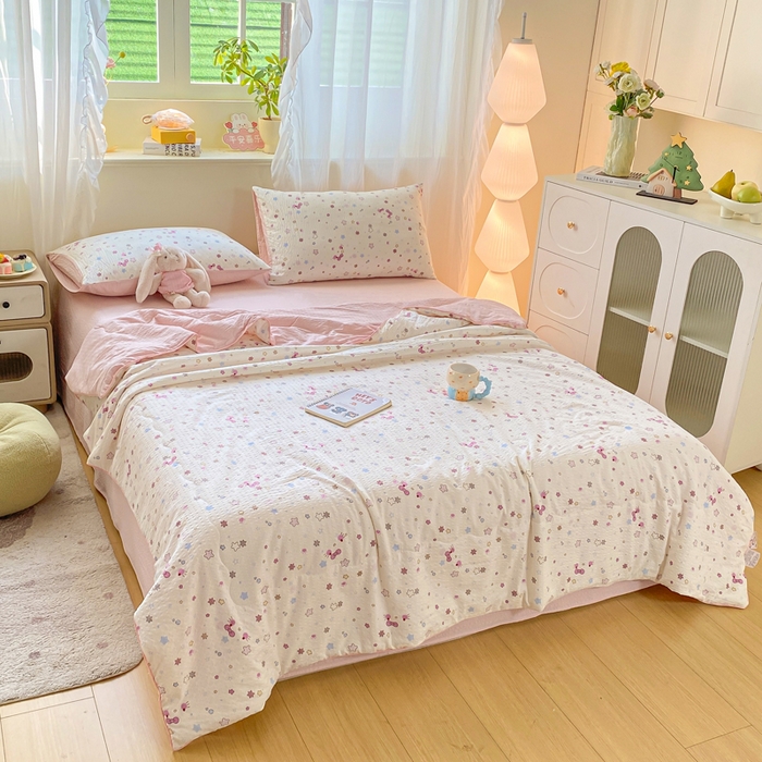 91家纺网 家纺一手货源 找家纺 爱屋及屋 2026新款泡芙棉夏被夏凉被空调被四件套 满天星