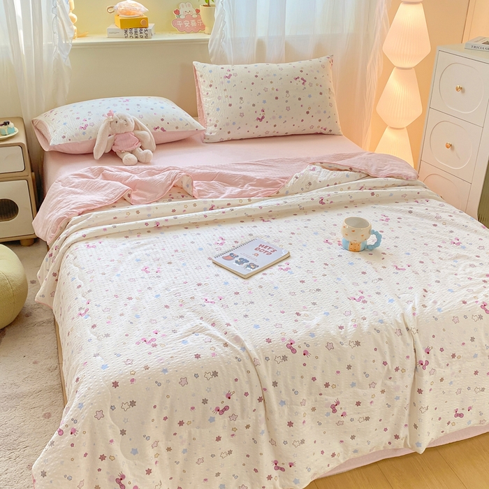 91家纺网 家纺一手货源 找家纺 爱屋及屋 2026新款泡芙棉夏被夏凉被空调被四件套 满天星