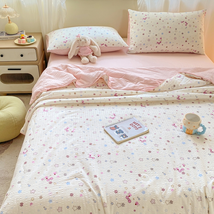 91家纺网 家纺一手货源 找家纺 爱屋及屋 2026新款泡芙棉夏被夏凉被空调被四件套 满天星