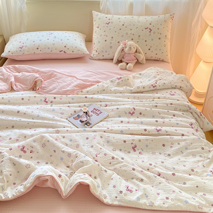 91家纺网 家纺一手货源 找家纺 爱屋及屋 2026新款泡芙棉夏被夏凉被空调被四件套 满天星