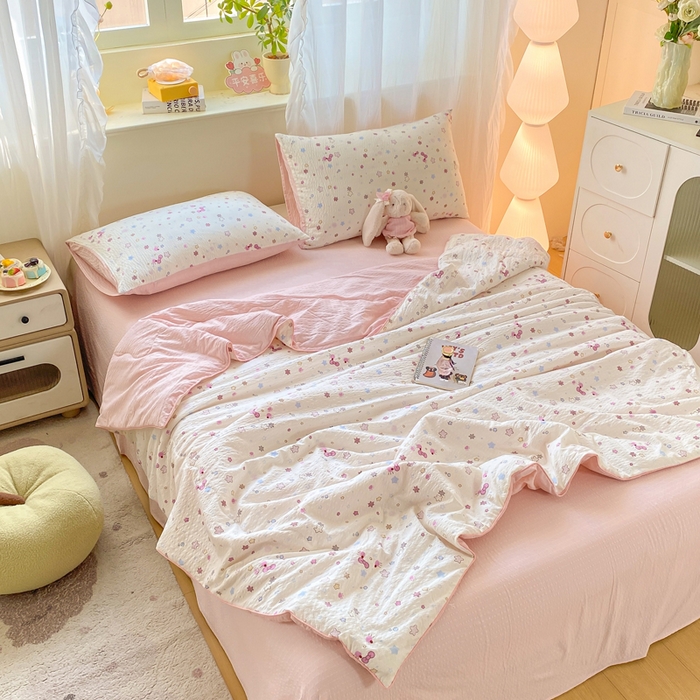 91家纺网 家纺一手货源 找家纺 爱屋及屋 2026新款泡芙棉夏被夏凉被空调被四件套 满天星