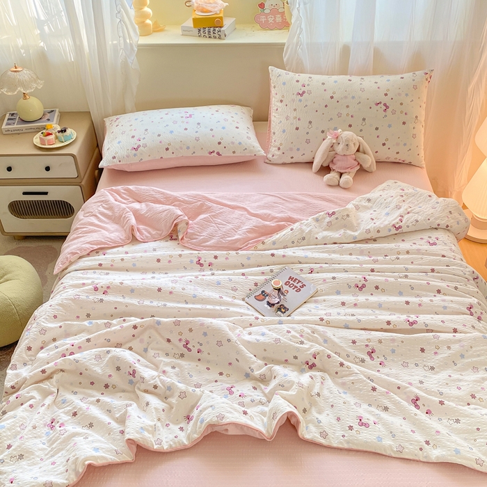 91家纺网 家纺一手货源 找家纺 爱屋及屋 2026新款泡芙棉夏被夏凉被空调被四件套 满天星