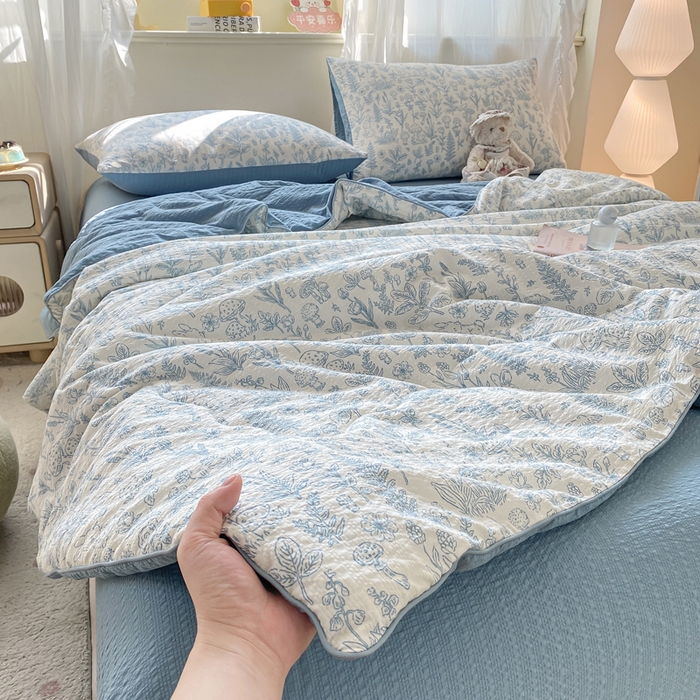 91家纺网 家纺一手货源 找家纺 爱屋及屋 2026新款泡芙棉夏被夏凉被空调被四件套 浅沫