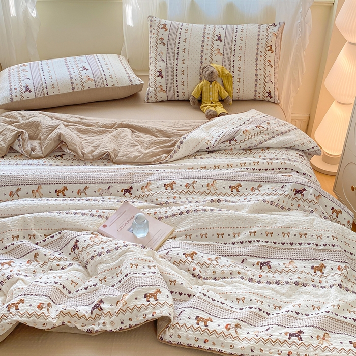 91家纺网 家纺一手货源 找家纺 爱屋及屋 2026新款泡芙棉夏被夏凉被空调被四件套 小马吉