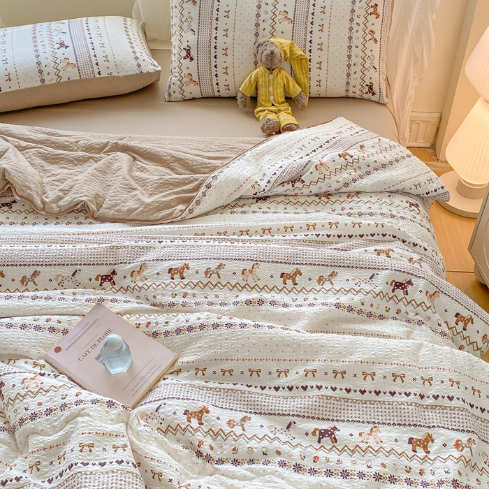 91家纺网 家纺一手货源 找家纺 爱屋及屋 2026新款泡芙棉夏被夏凉被空调被四件套 小马吉