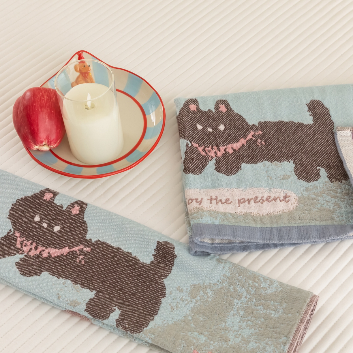 91家纺网 家纺一手货源 找家纺 乐家毛巾被（工厂自产自销） 2026新款四层色织全棉提花纱布软萌枕巾 黑猫小鱼