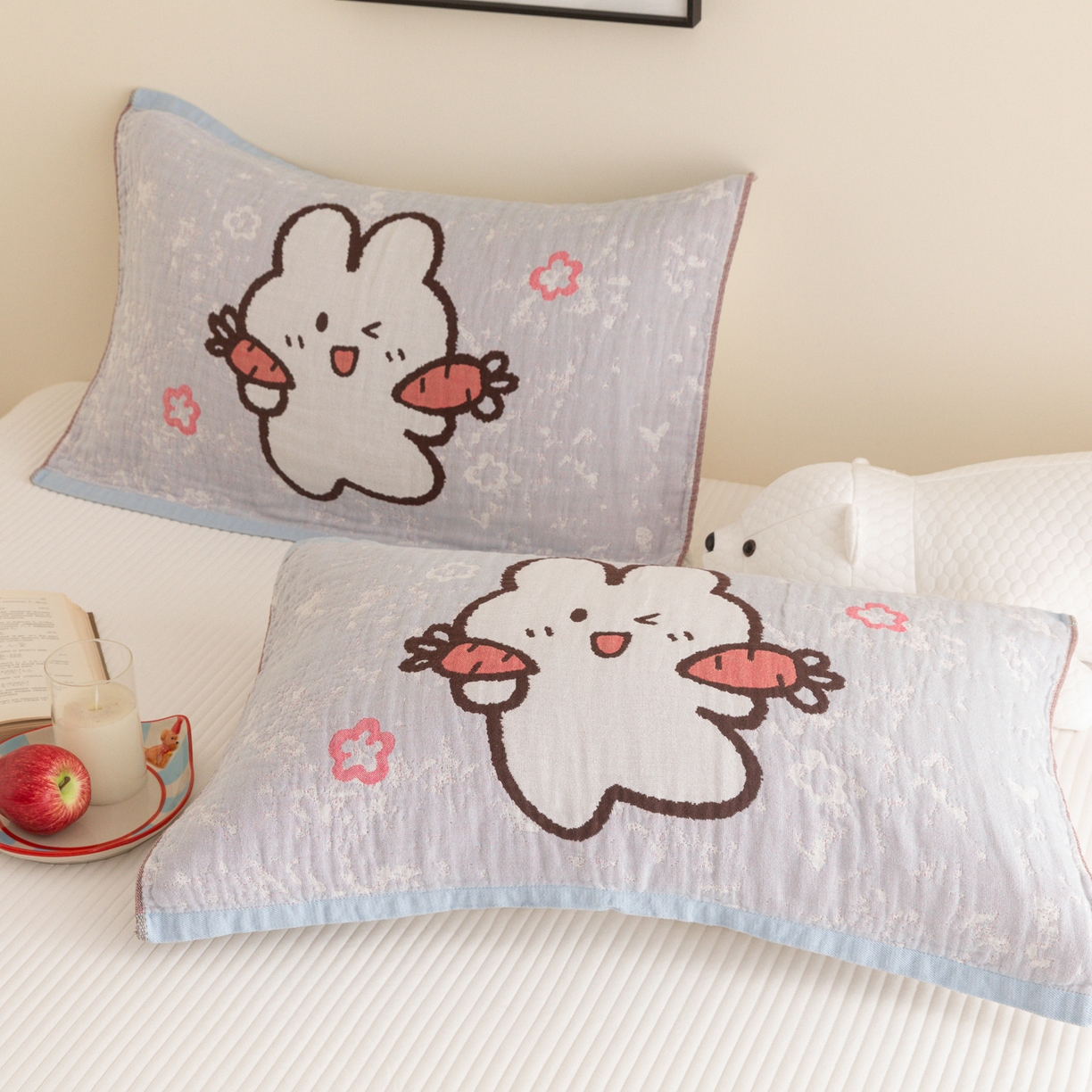 91家纺网 家纺一手货源 找家纺 乐家毛巾被（工厂自产自销） 2026新款四层色织全棉提花纱布软萌枕巾 萝卜兔子