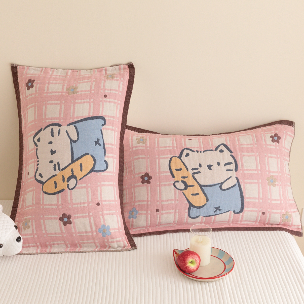 91家纺网 家纺一手货源 找家纺 乐家毛巾被（工厂自产自销） 2026新款四层色织全棉提花纱布软萌枕巾 面包小猫