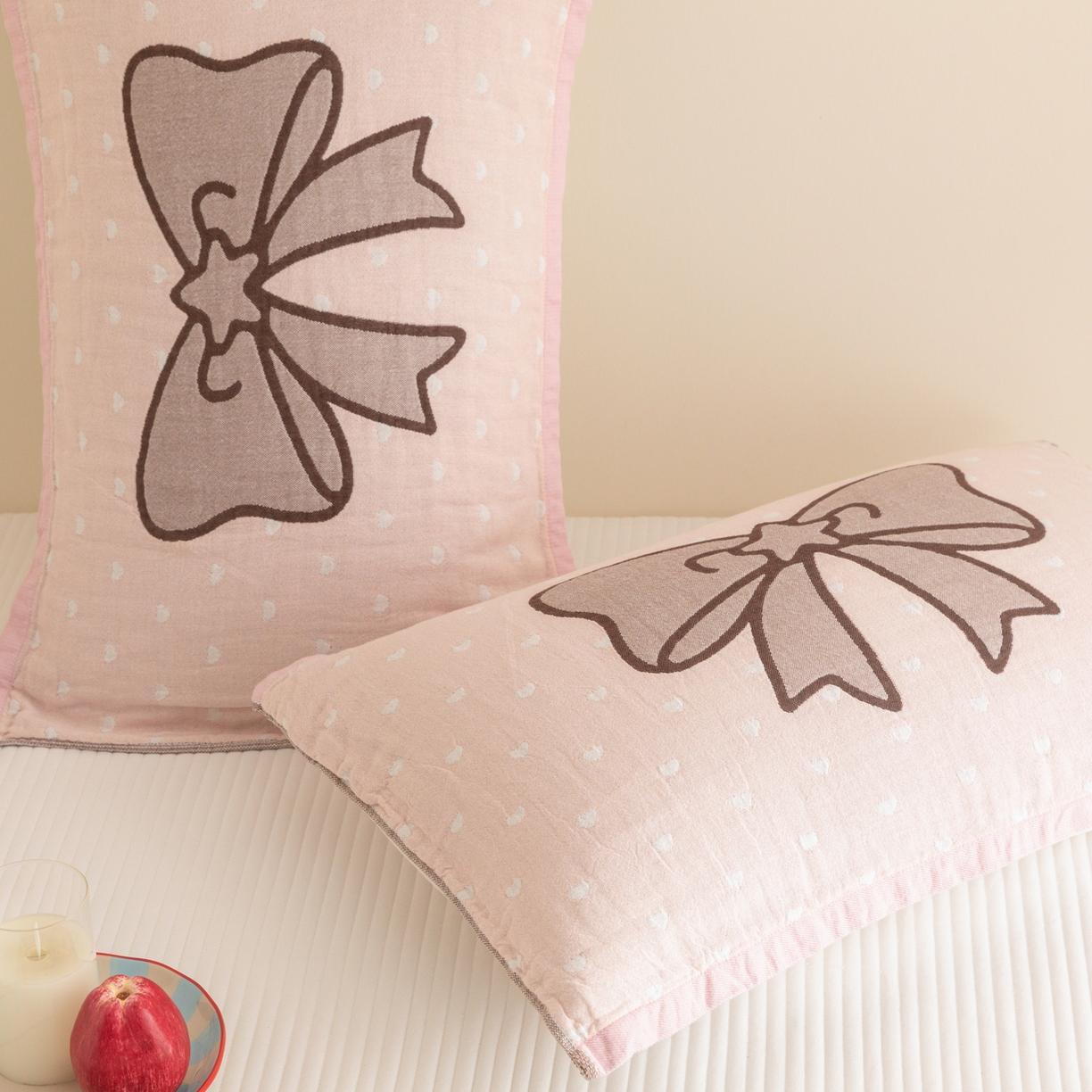 91家纺网 家纺一手货源 找家纺 乐家毛巾被（工厂自产自销） 2026新款四层色织全棉提花纱布软萌枕巾 蝴蝶结