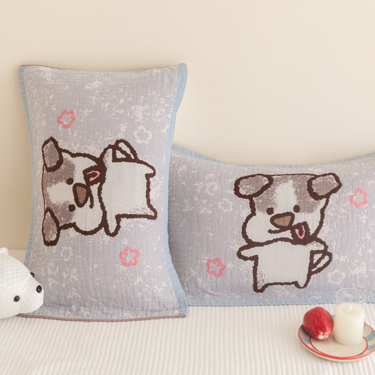 91家纺网 家纺一手货源 找家纺 乐家毛巾被（工厂自产自销） 2026新款四层色织全棉提花纱布软萌枕巾 调皮小狗