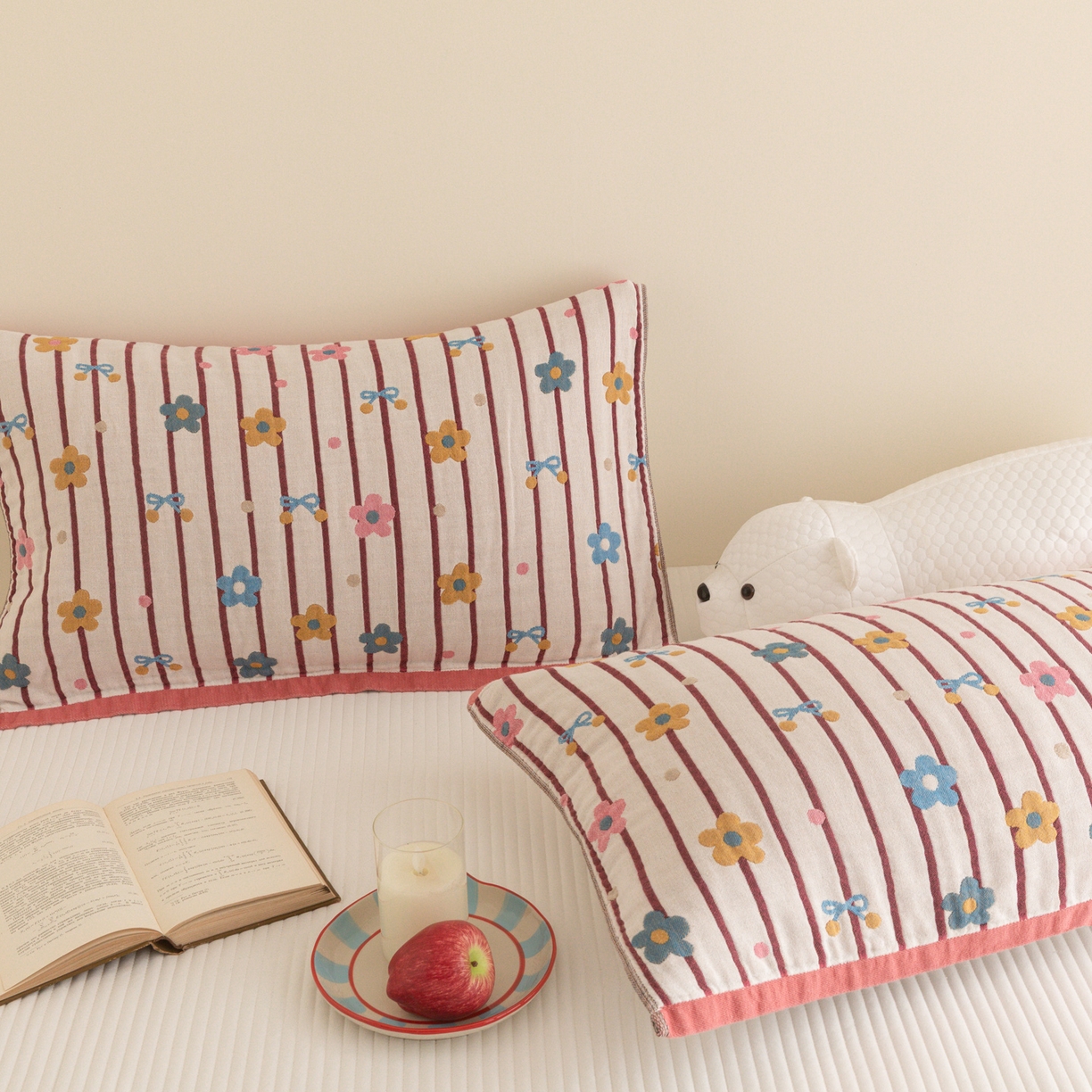 91家纺网 家纺一手货源 找家纺 乐家毛巾被（工厂自产自销） 2026新款四层色织全棉提花纱布软萌枕巾 白底条纹花