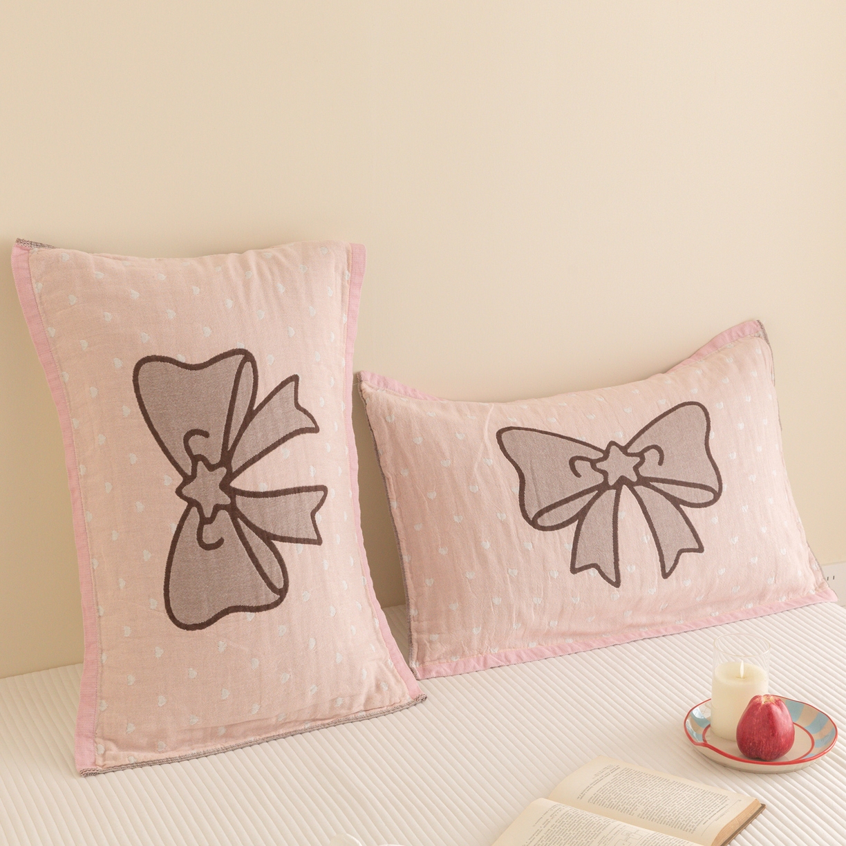 91家纺网 家纺一手货源 找家纺 乐家毛巾被（工厂自产自销） 2026新款四层色织全棉提花纱布软萌枕巾 蝴蝶结