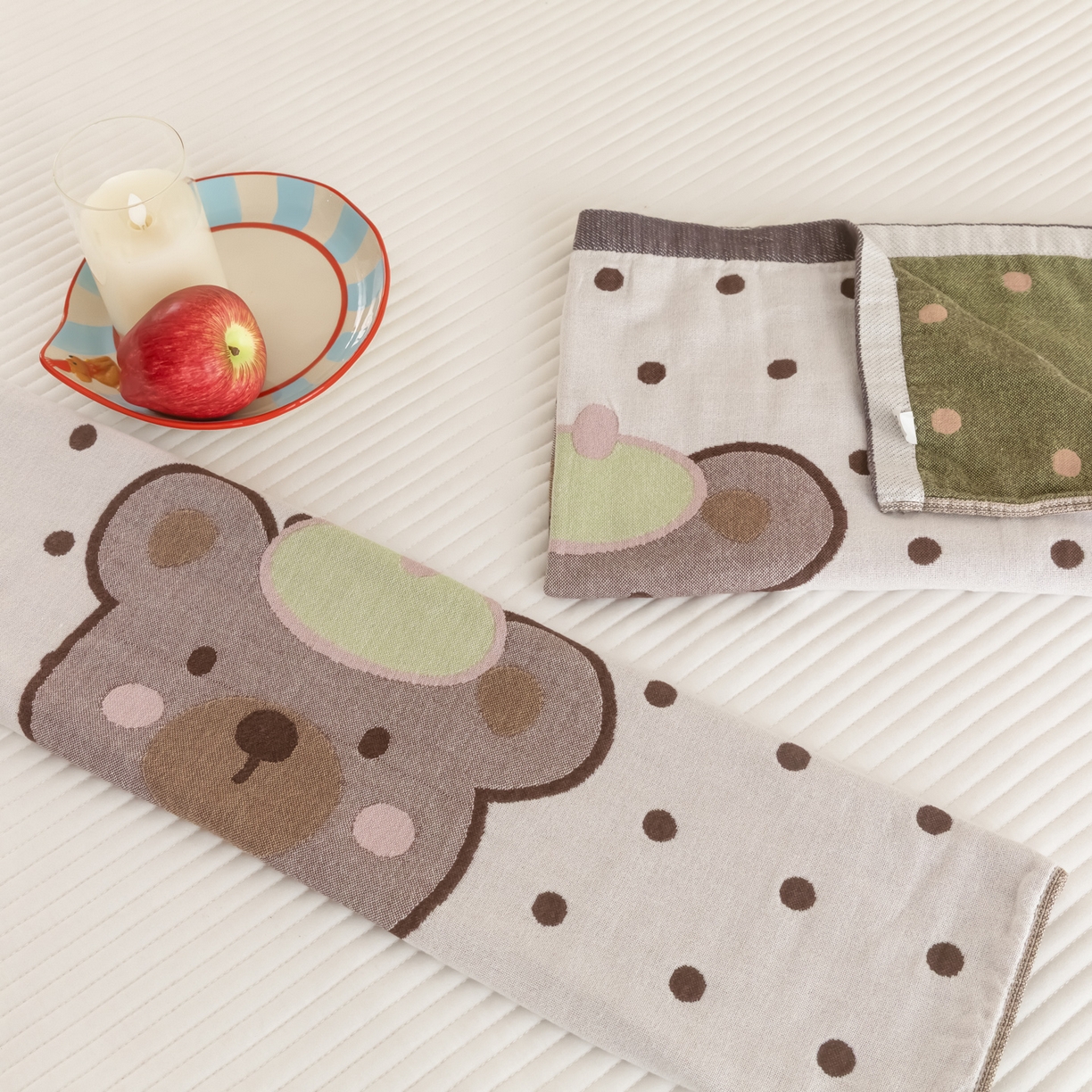 91家纺网 家纺一手货源 找家纺 乐家毛巾被（工厂自产自销） 2026新款四层色织全棉提花纱布软萌枕巾 帽子熊