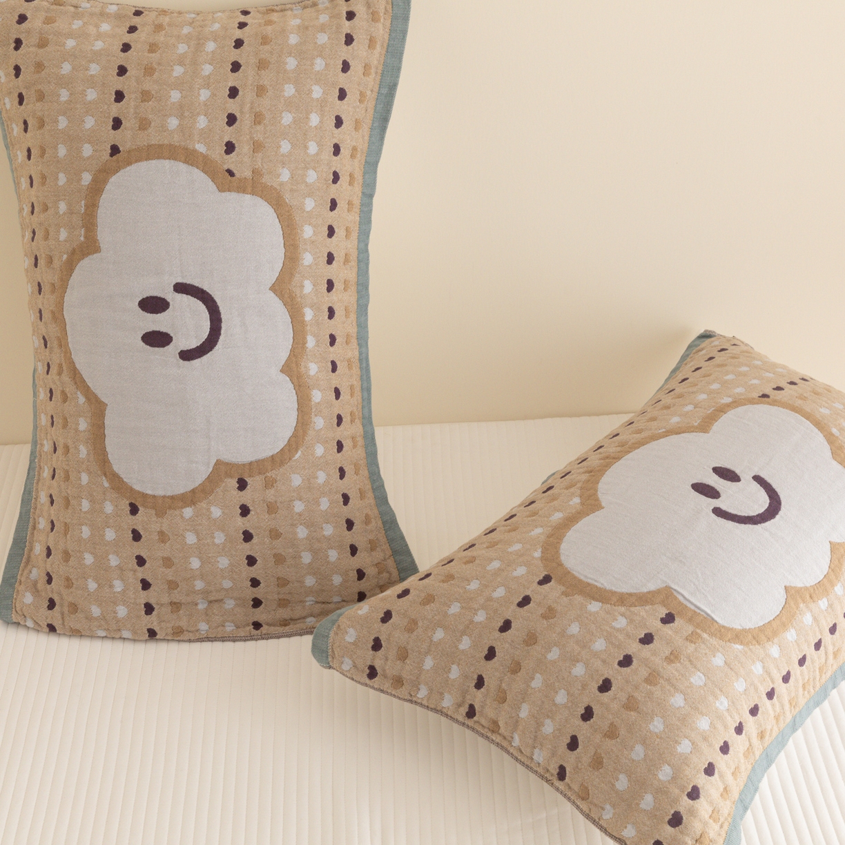 91家纺网 家纺一手货源 找家纺 乐家毛巾被（工厂自产自销） 2026新款四层色织全棉提花纱布软萌枕巾 开心云朵