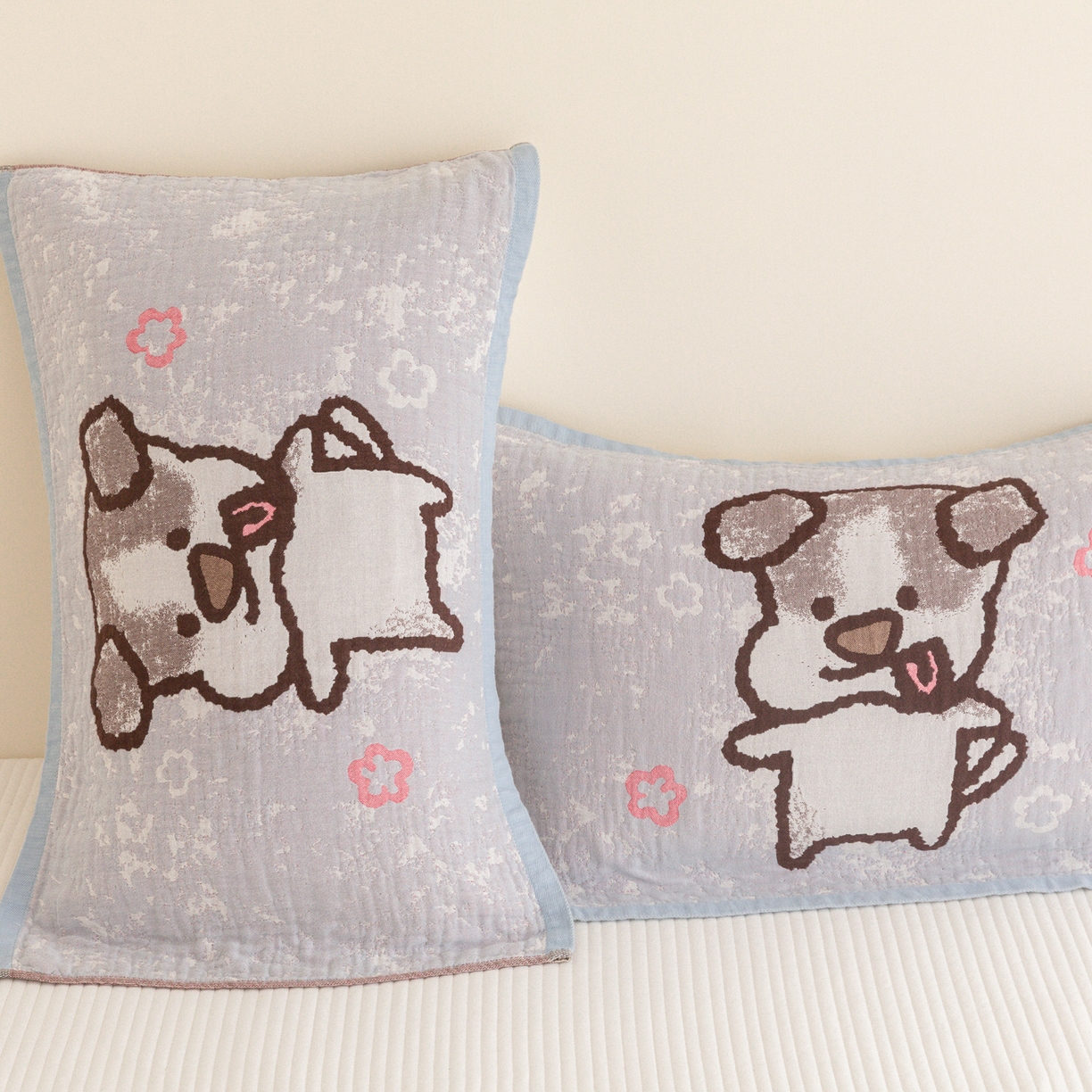 91家纺网 家纺一手货源 找家纺 乐家毛巾被（工厂自产自销） 2026新款四层色织全棉提花纱布软萌枕巾 调皮小狗