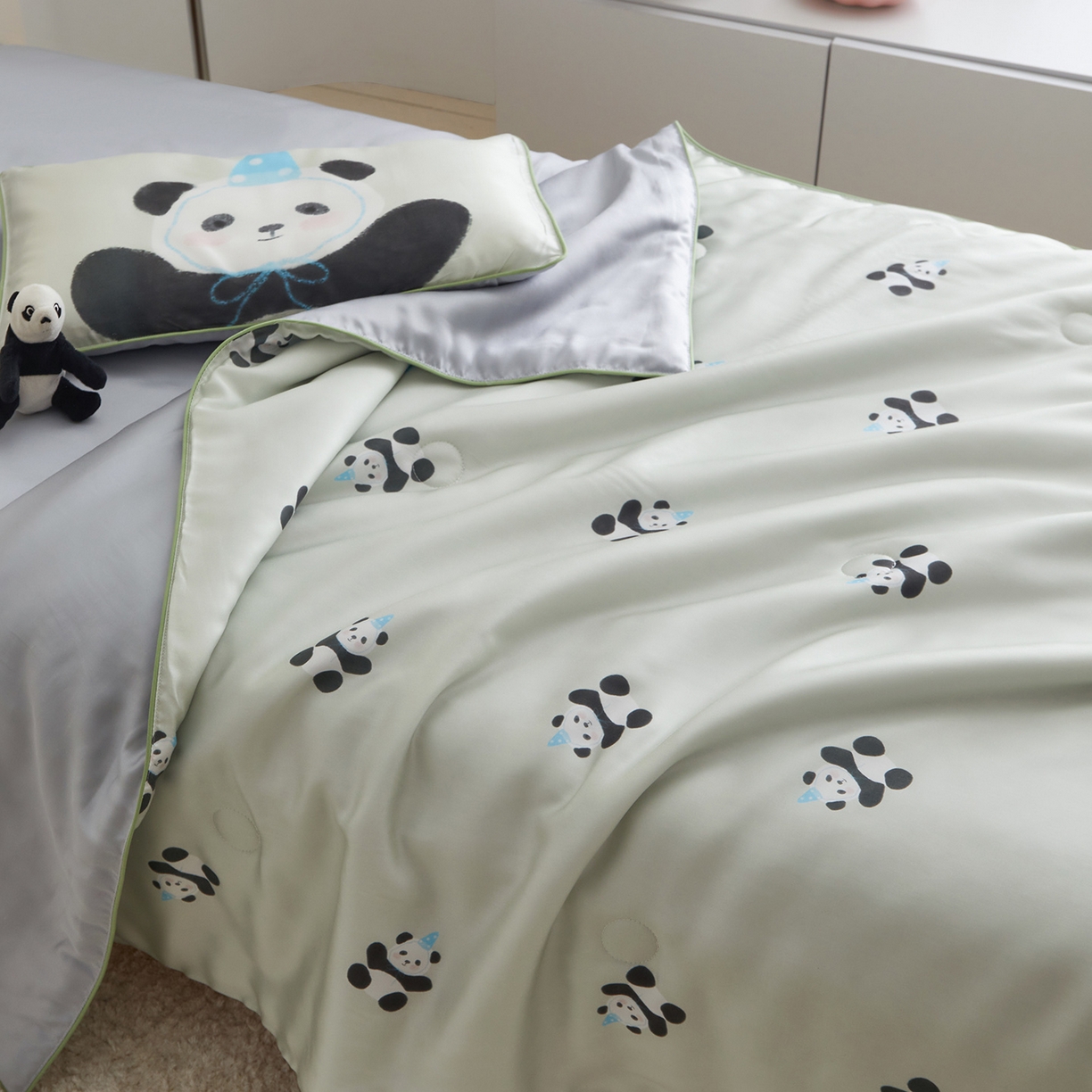 91家纺网 家纺一手货源 找家纺 荷马之梦 2026新款A类60s兰精天丝原创手绘卡通大豆纤维儿童夏被 胖达