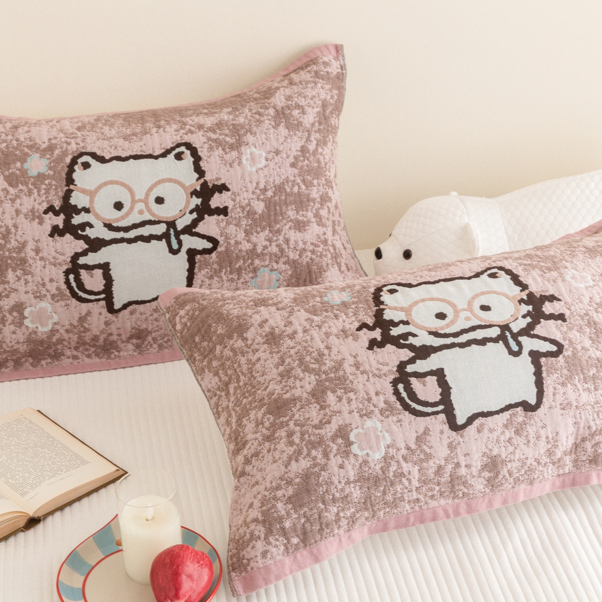 91家纺网 家纺一手货源 找家纺 乐家毛巾被（工厂自产自销） 2026新款四层色织全棉提花纱布软萌枕巾 眼镜猫