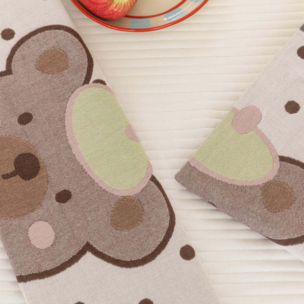 91家纺网 家纺一手货源 找家纺 乐家毛巾被（工厂自产自销） 2026新款四层色织全棉提花纱布软萌枕巾 帽子熊