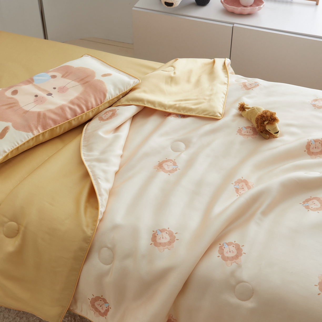 91家纺网 家纺一手货源 找家纺 荷马之梦 2026新款A类60s兰精天丝原创手绘卡通大豆纤维儿童夏被 萌小狮