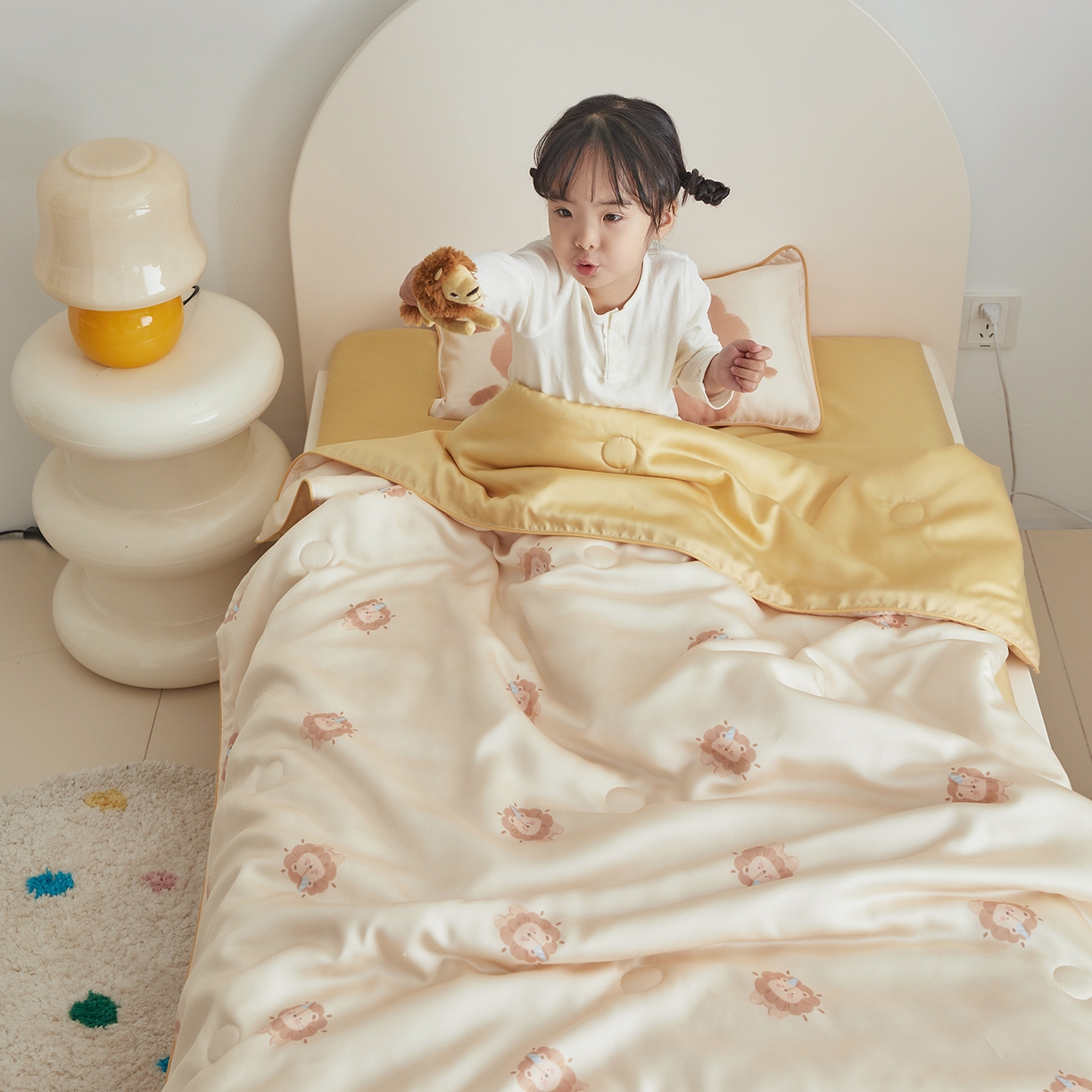 91家纺网 家纺一手货源 找家纺 荷马之梦 2026新款A类60s兰精天丝原创手绘卡通大豆纤维儿童夏被 萌小狮