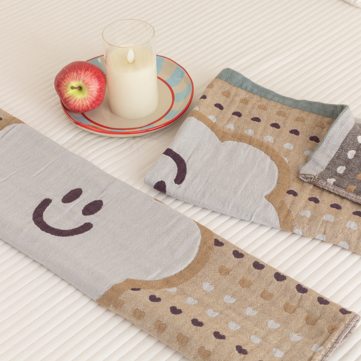 91家纺网 家纺一手货源 找家纺 乐家毛巾被（工厂自产自销） 2026新款四层色织全棉提花纱布软萌枕巾 开心云朵