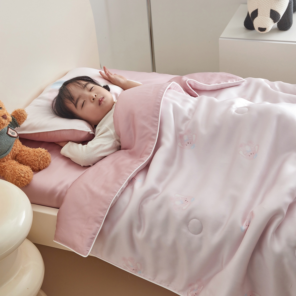 91家纺网 家纺一手货源 找家纺 荷马之梦 2026新款A类60s兰精天丝原创手绘卡通大豆纤维儿童夏被 米米兔