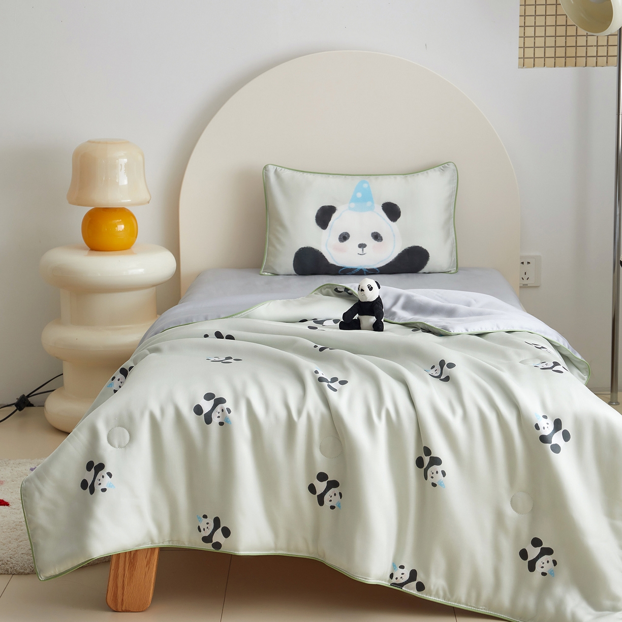 91家纺网 家纺一手货源 找家纺 荷马之梦 2026新款A类60s兰精天丝原创手绘卡通大豆纤维儿童夏被 胖达