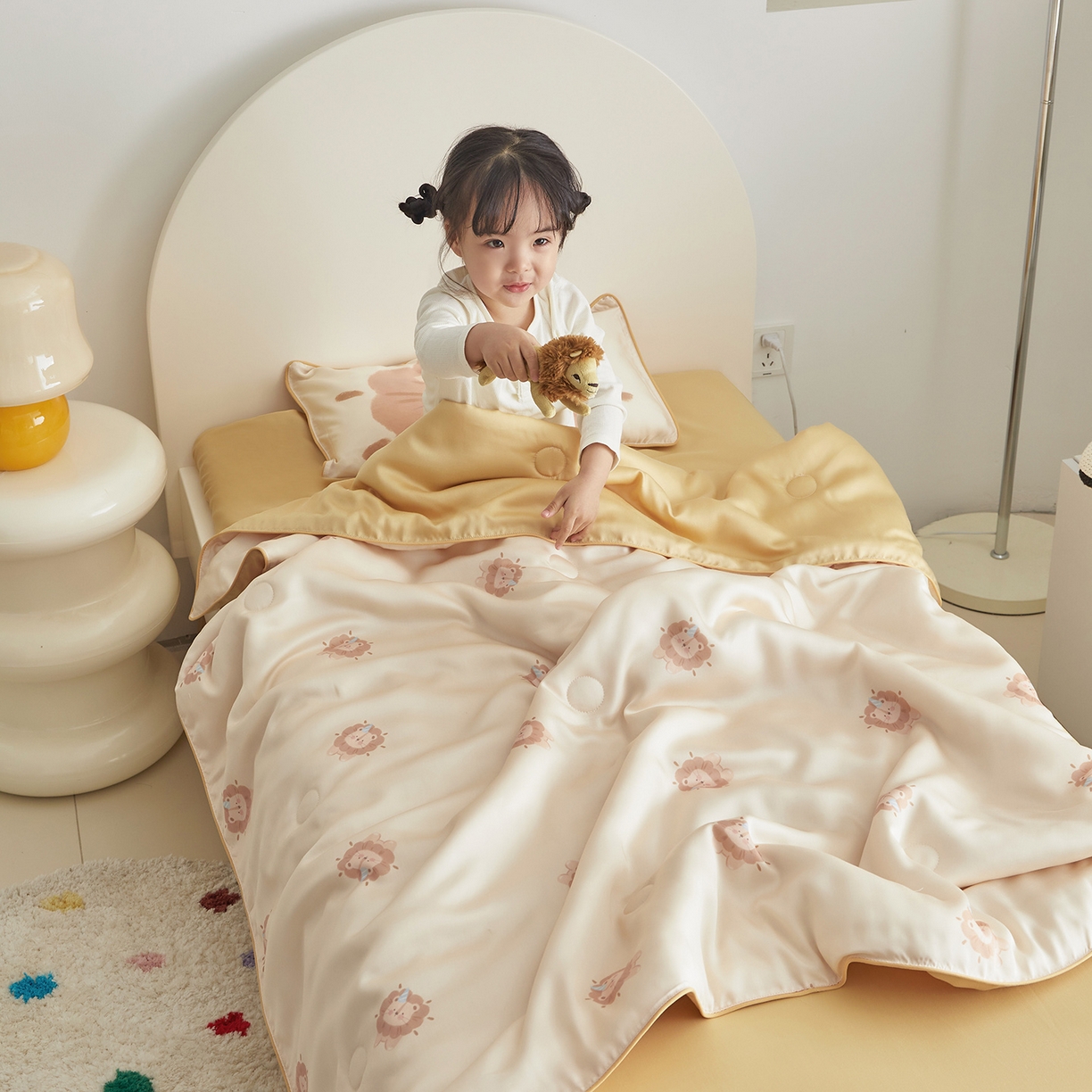 91家纺网 家纺一手货源 找家纺 荷马之梦 2026新款A类60s兰精天丝原创手绘卡通大豆纤维儿童夏被 萌小狮