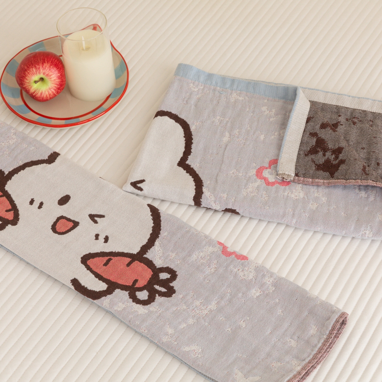 91家纺网 家纺一手货源 找家纺 乐家毛巾被（工厂自产自销） 2026新款四层色织全棉提花纱布软萌枕巾 萝卜兔子