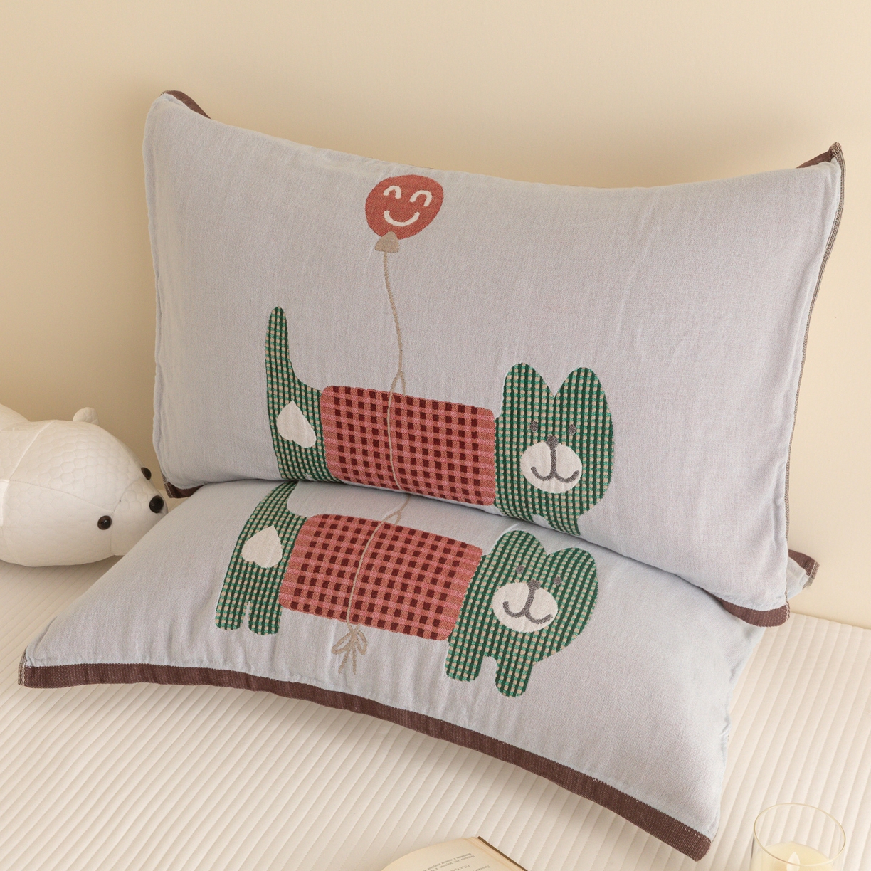 91家纺网 家纺一手货源 找家纺 乐家毛巾被（工厂自产自销） 2026新款四层色织全棉提花纱布软萌枕巾 气球小熊