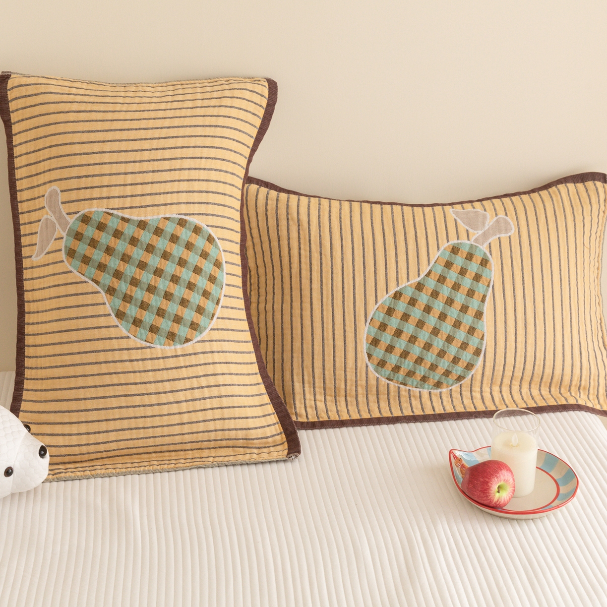 91家纺网 家纺一手货源 找家纺 乐家毛巾被（工厂自产自销） 2026新款四层色织全棉提花纱布软萌枕巾 条纹鸭梨