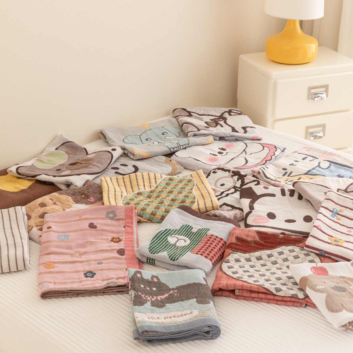 91家纺网 家纺一手货源 找家纺 乐家毛巾被（工厂自产自销） 2026新款四层色织全棉提花纱布软萌枕巾 组合图