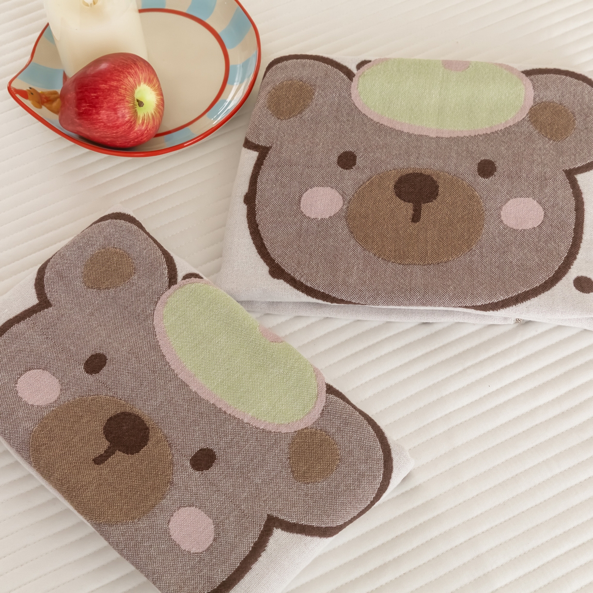 91家纺网 家纺一手货源 找家纺 乐家毛巾被（工厂自产自销） 2026新款四层色织全棉提花纱布软萌枕巾 帽子熊