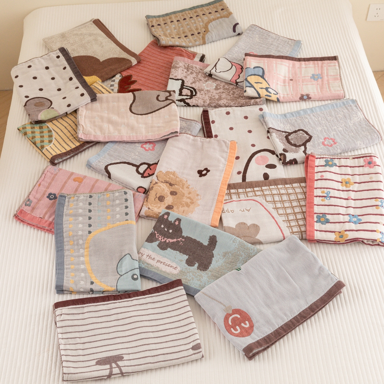 91家纺网 家纺一手货源 找家纺 乐家毛巾被（工厂自产自销） 2026新款四层色织全棉提花纱布软萌枕巾 组合图