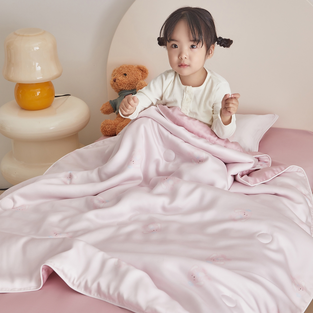 91家纺网 家纺一手货源 找家纺 荷马之梦 2026新款A类60s兰精天丝原创手绘卡通大豆纤维儿童夏被 米米兔