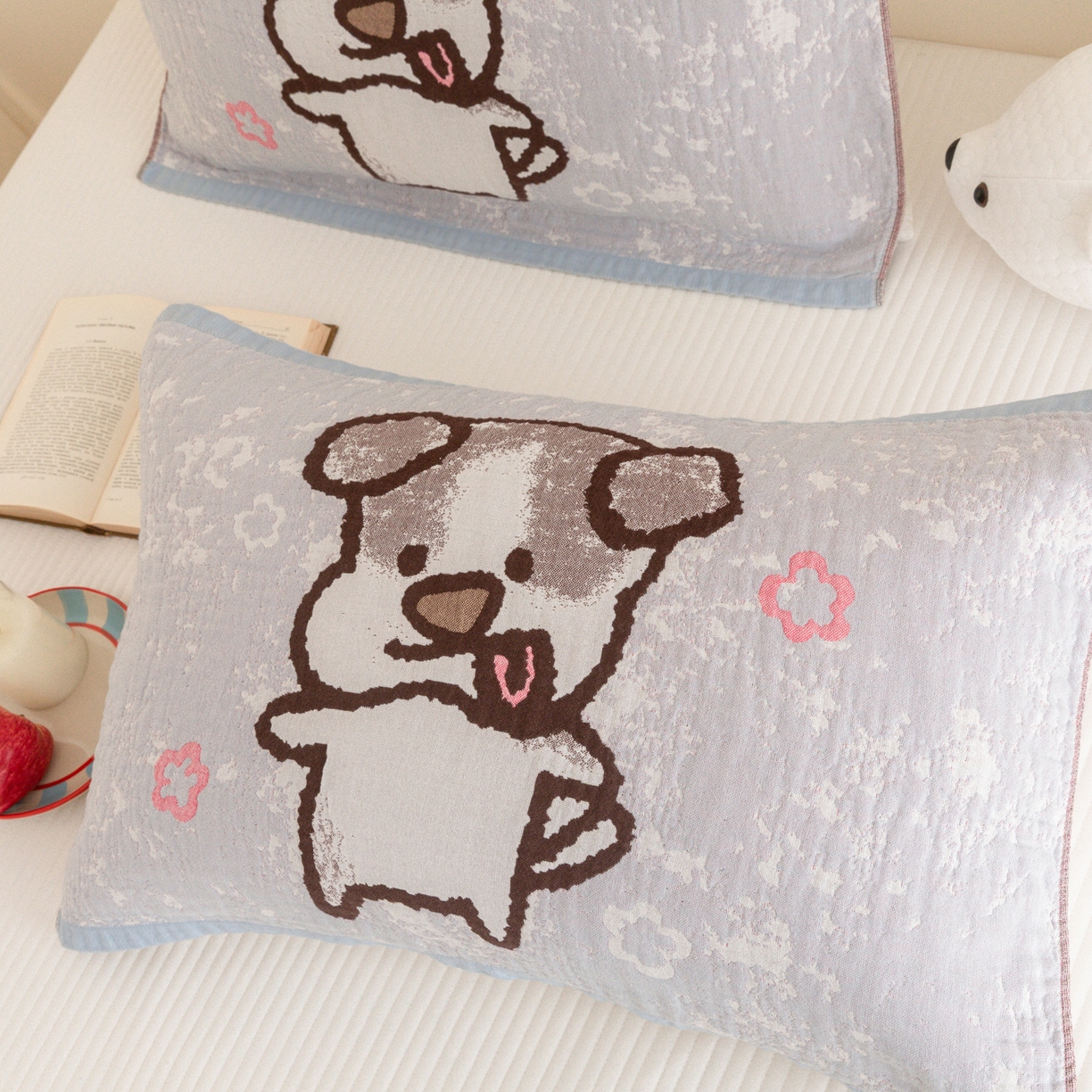 91家纺网 家纺一手货源 找家纺 乐家毛巾被（工厂自产自销） 2026新款四层色织全棉提花纱布软萌枕巾 调皮小狗