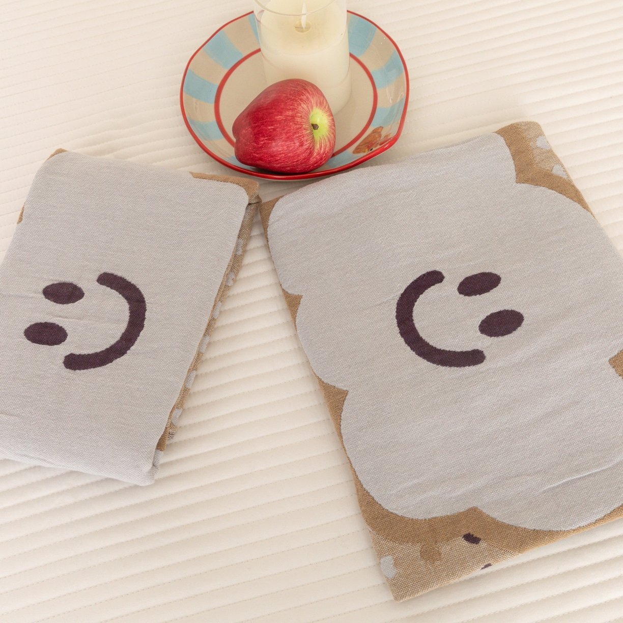 91家纺网 家纺一手货源 找家纺 乐家毛巾被（工厂自产自销） 2026新款四层色织全棉提花纱布软萌枕巾 开心云朵