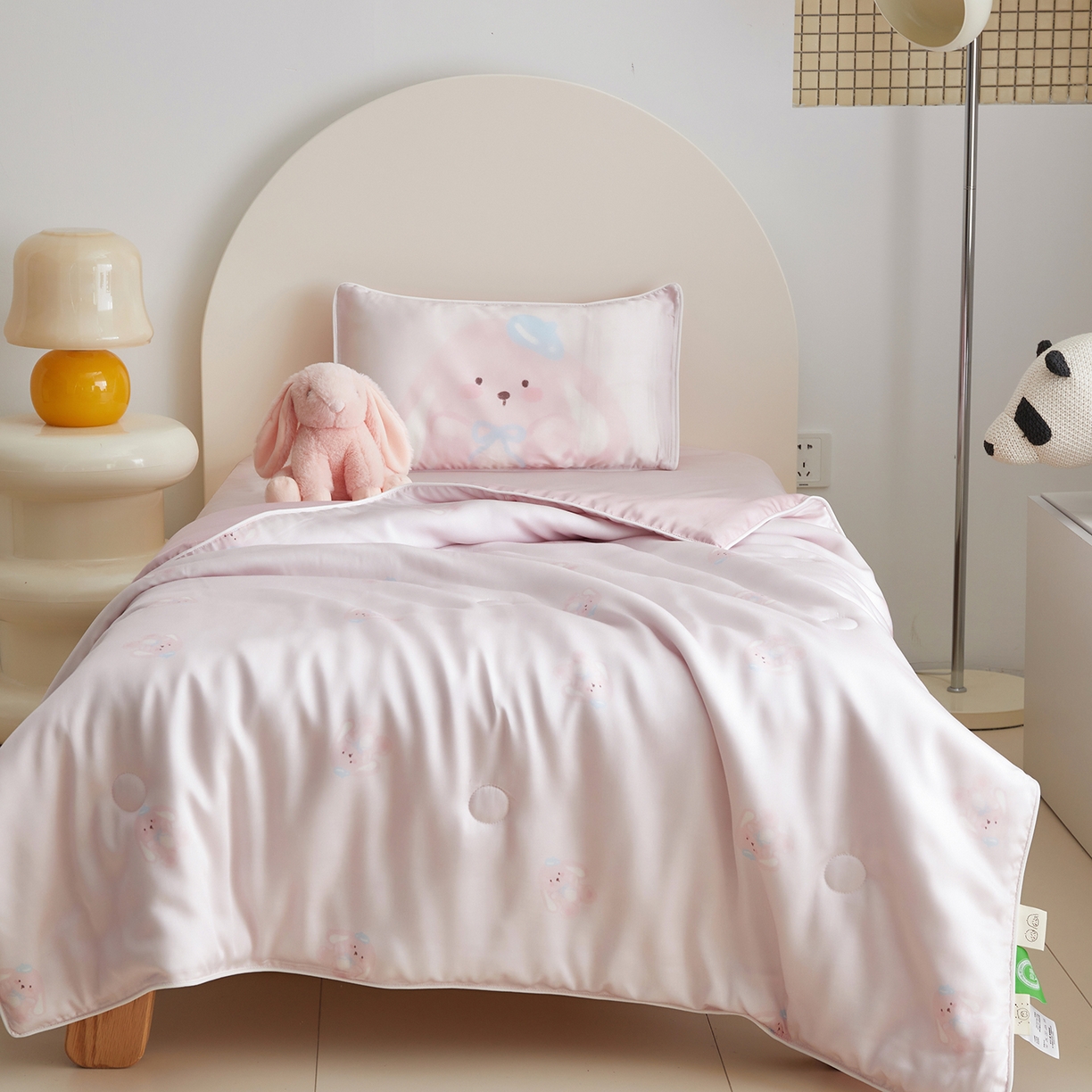 91家纺网 家纺一手货源 找家纺 荷马之梦 2026新款A类60s兰精天丝原创手绘卡通大豆纤维儿童夏被 米米兔