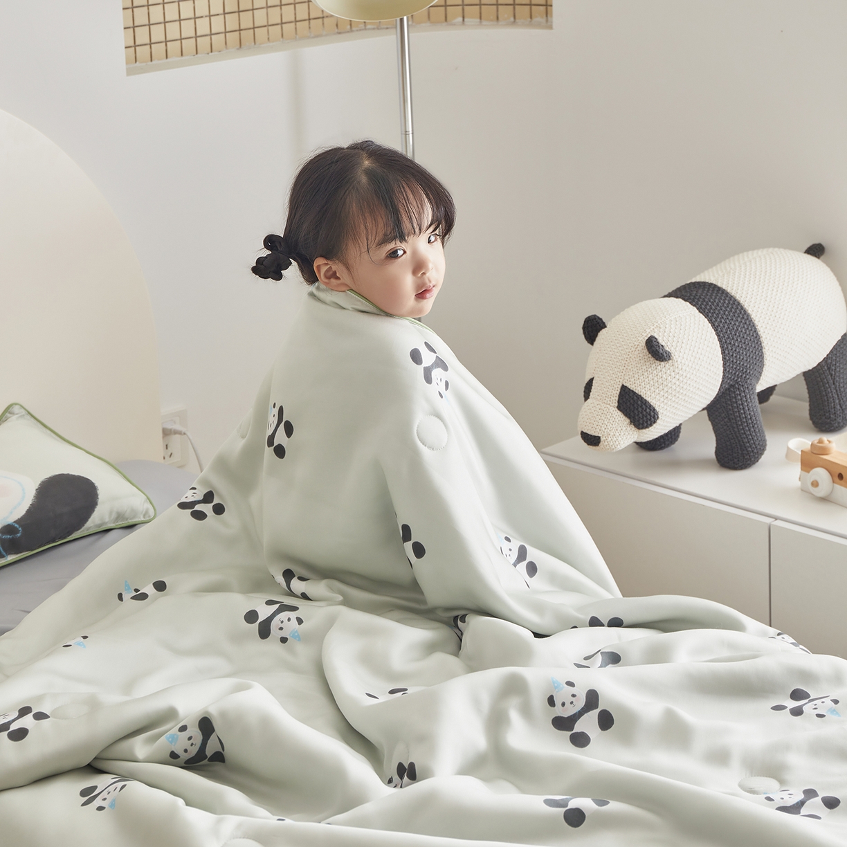 91家纺网 家纺一手货源 找家纺 荷马之梦 2026新款A类60s兰精天丝原创手绘卡通大豆纤维儿童夏被 胖达